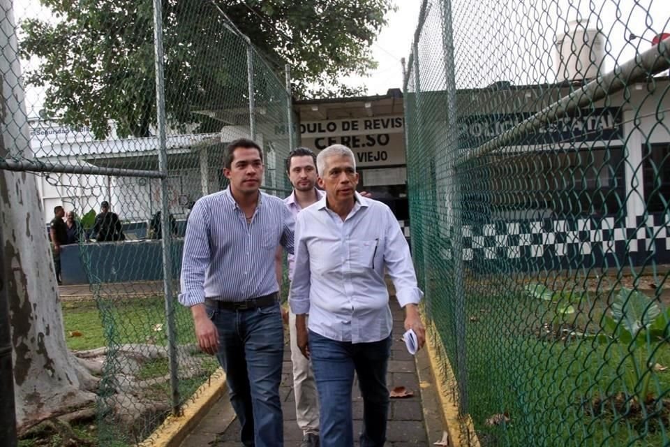 Francisco Valencia García fue vinculado a proceso el 3 de abril de 2017, debido a que desde la CEAV se desviaron recursos federales de la Conagua a cuentas de la Secretaría de Finanzas.