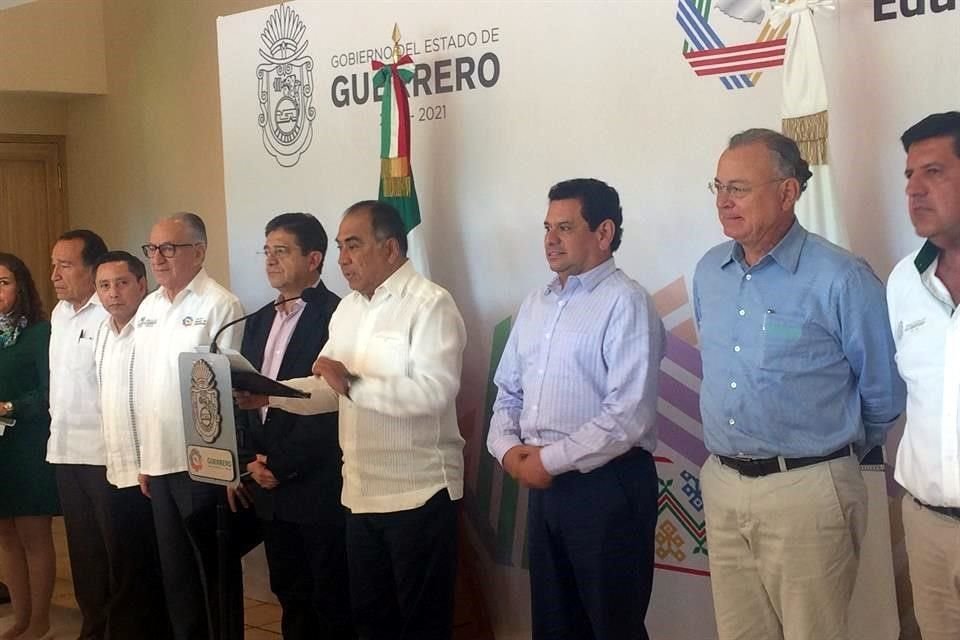 El Gobernador presentó en conferencia a Arturo Salgado como nuevo Secretario de Educación.