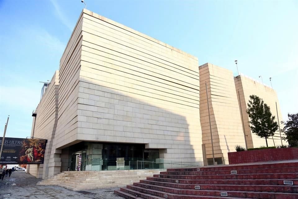 Cuenta con 11 mil 400 metros cuadrados de construcción.