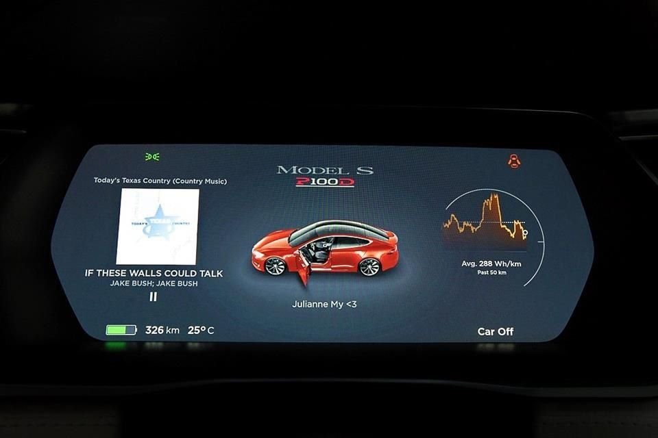 El modo  'ludicrous' del Model S P100D puede activarse desde la pantalla y libera todo el poder del auto.
