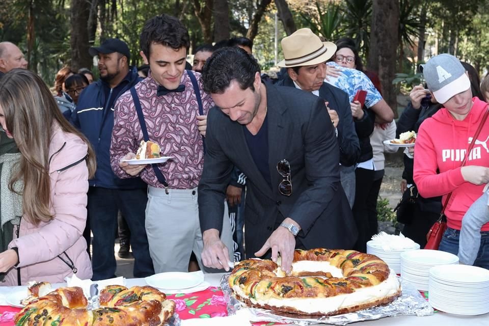 Germán Bracco y Pietro Vannucci esperaron por ver quién sacaba al Niño Dios.