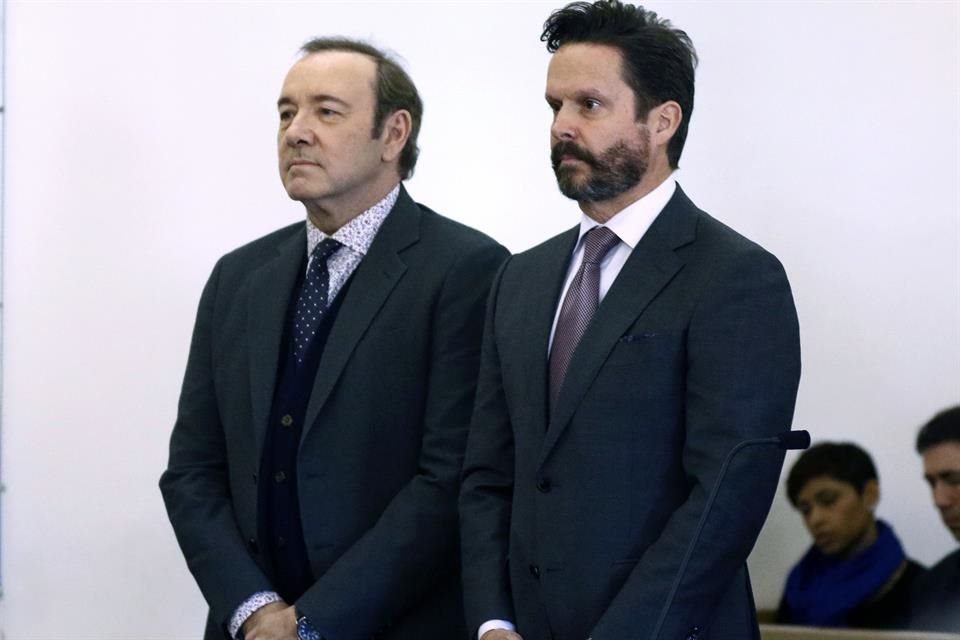 Kevin Spacey lució tranquilo en su primera cita ante la autoridad.