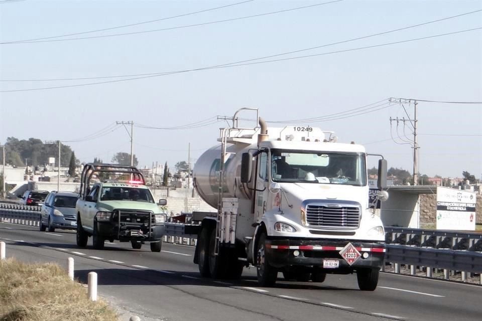Los convoyes partieron de Minatitlán, Veracruz, rumbo al centro y occidente del País.