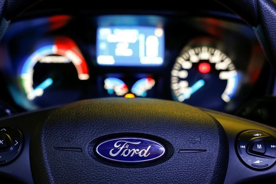 Ford dijo que el paro en la producción 'durará semanas', aunque no especificó cuántas.