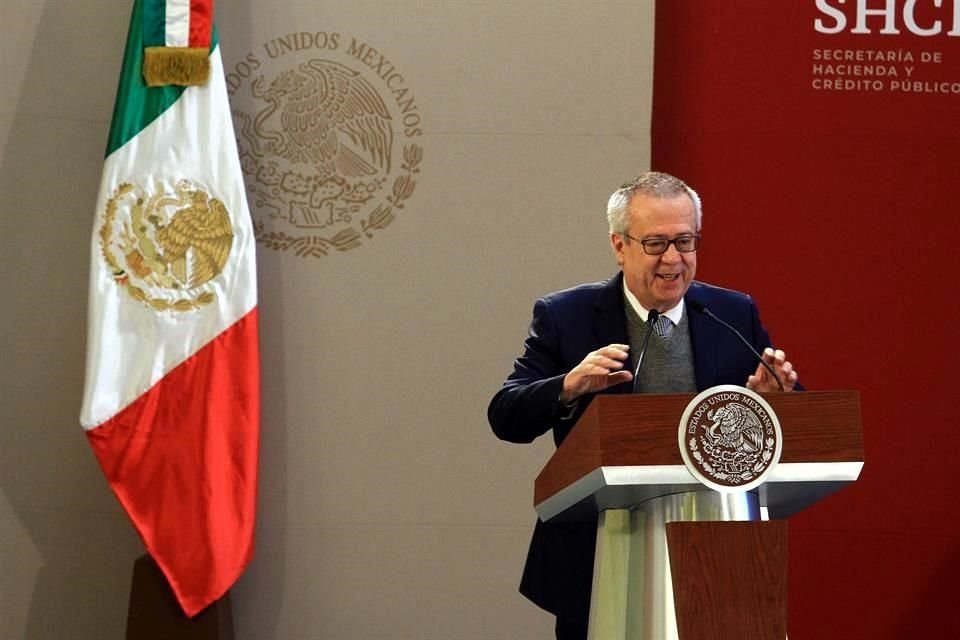 Carlos Urzúa, Secretario de Hacienda y Crédito Público.