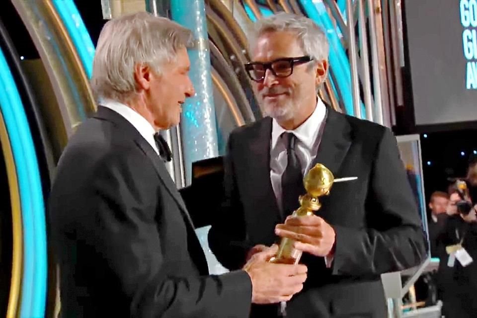 El tema también musicalizó el momento en que Alfonso Cuarón ganó dos Globos de Oro; Harrison Ford quedó prendado.