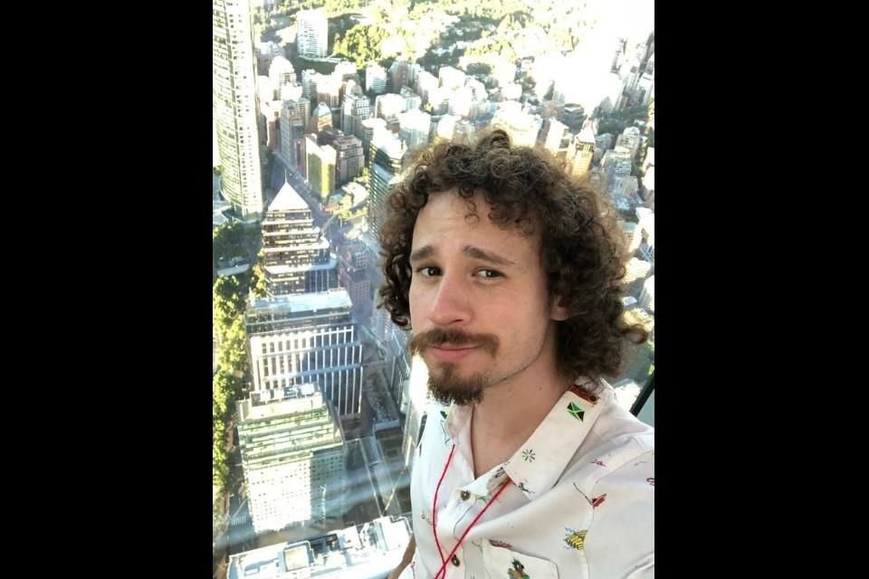 El influencer escribió que no tiene ni idea de dónde salió la noticia de su supuesta postulación a la gubernatura de Puebla.