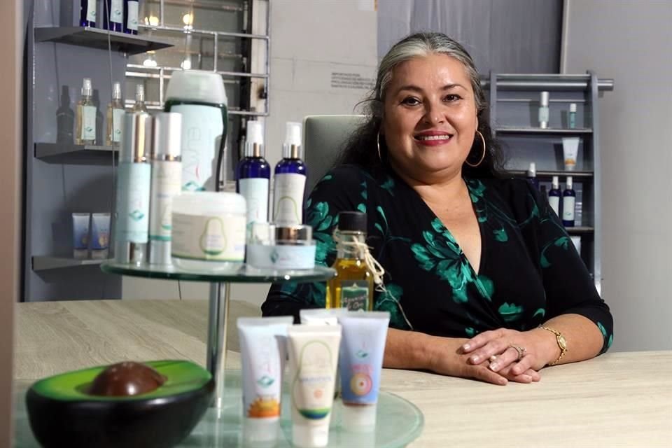 Mariana Cárdenas elabora cosméticos a base de aguacate.