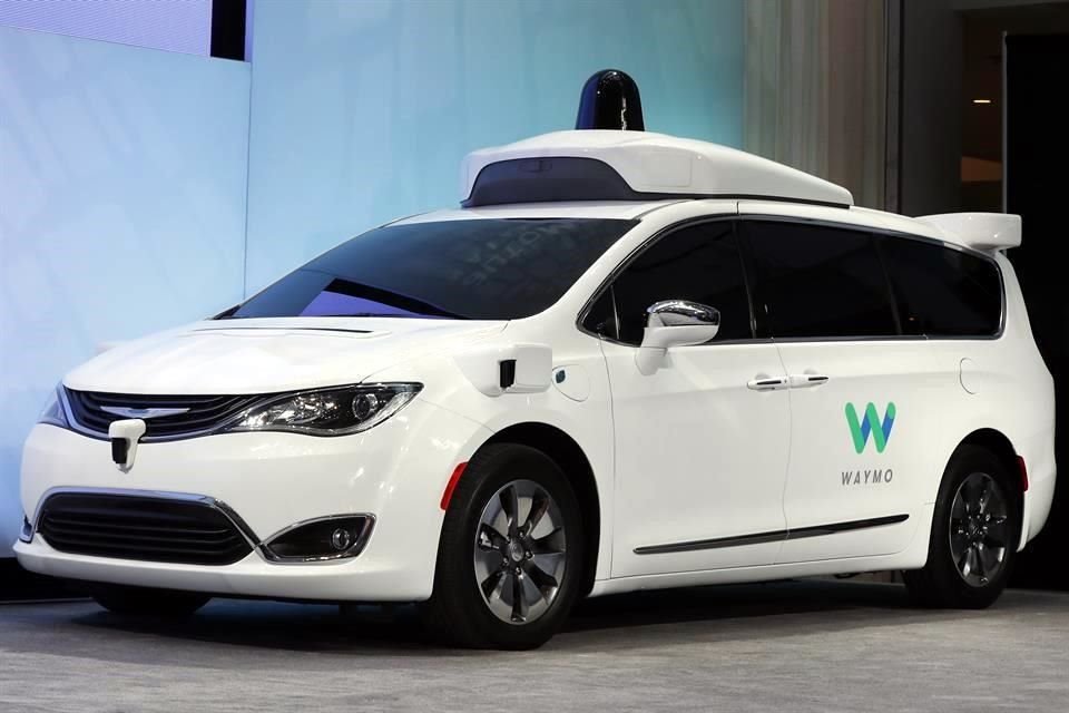 Waymo envió a Florida este mes varios Chrysler Pacifica y un Jaguar I-Pace para realizar las pruebas bajo lluvia intensa.      