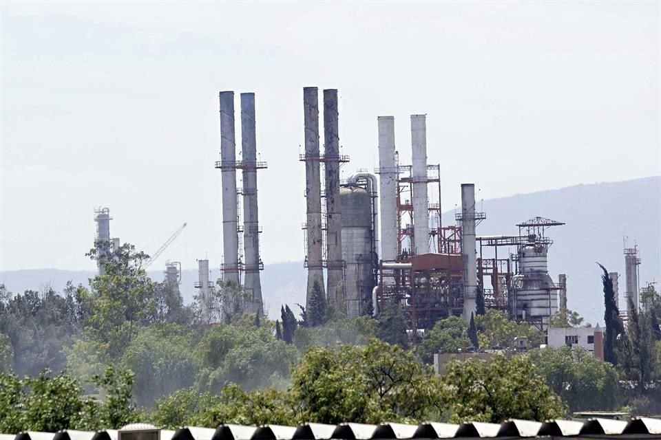 Odebrecht exige de Pemex un pago por la rescisión de un contrato en la refinería de Tula.