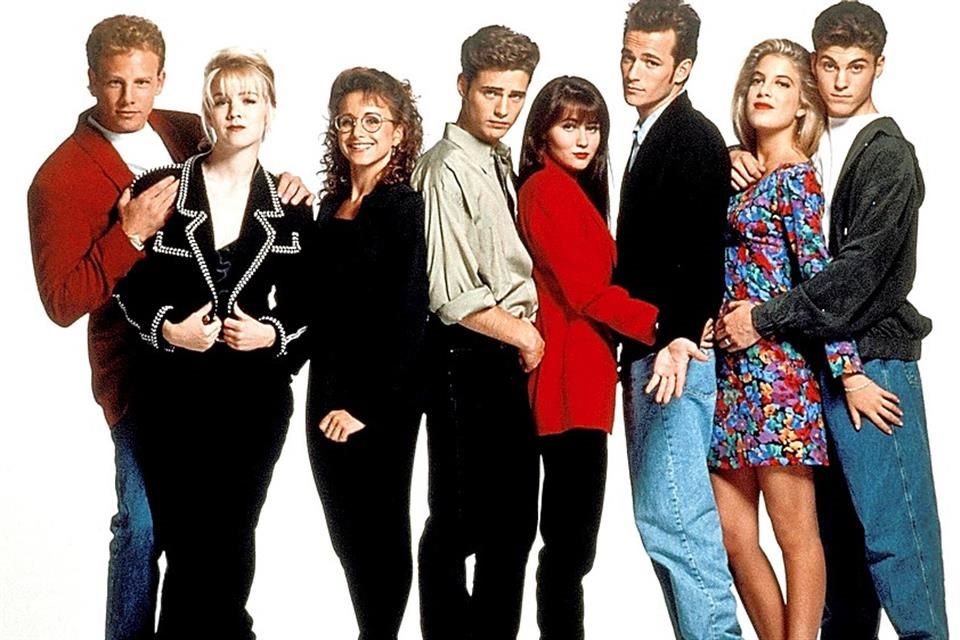 La serie original se compuso de 10 temporadas lanzadas entre 1990 y 2000, y contó la vida de un grupo de estudiantes de la preparatoria West Beverly Hills en Los Ángeles.
