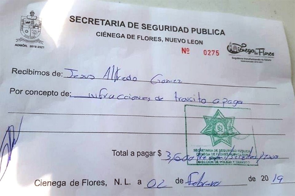 En el comprobante de pago los oficiales le cambiaron el nombre al conductor José Gómez por Jesús Alfredo Gómez. 