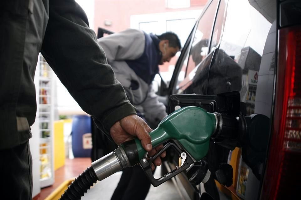 El precio de la gasolina regular llegó a 3.39 pesos, cuando el IEPS ya es de 4.59 pesos; hay días en que es más el valor del impuesto que el valor de la gasolina, de acuerdo con Onexpo.