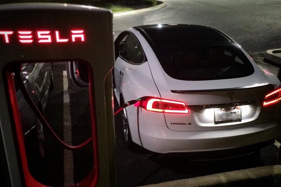 Todos los autos eléctricos de Tesla podrán contar con la función modo centinela para que permanezcan seguros.