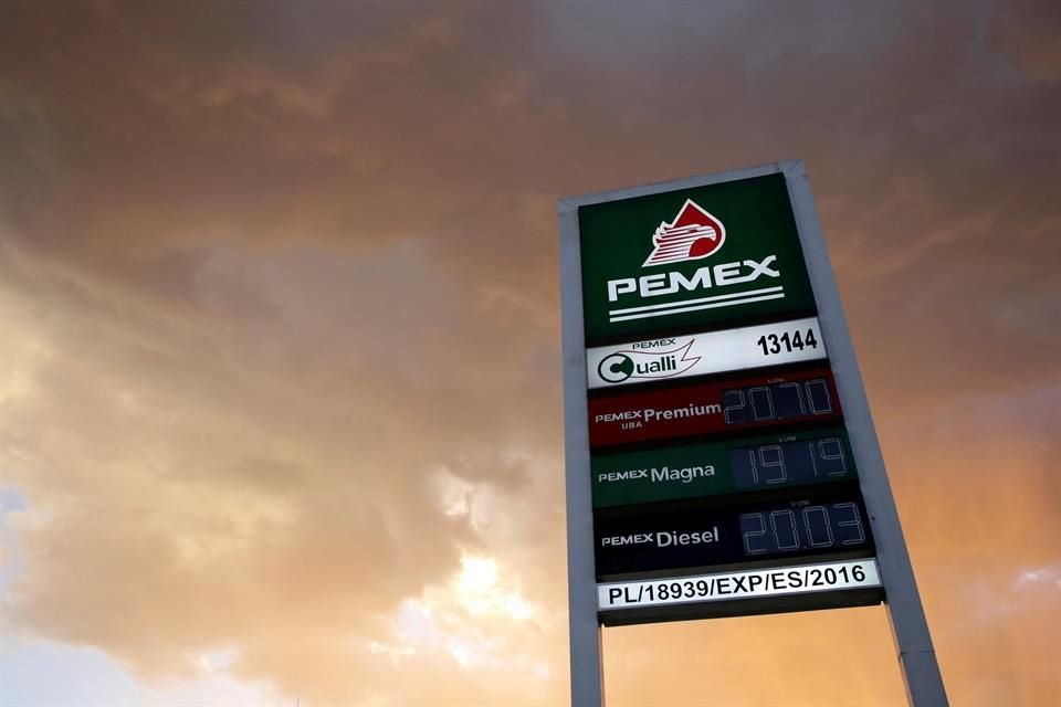 FILE PHOTO: A digital LED price sign of state-owned company Petroleos Mexicanos (PEMEX) shows their gasoline prices at a gas station in Monterrey, Mexico, August 8, 2018.