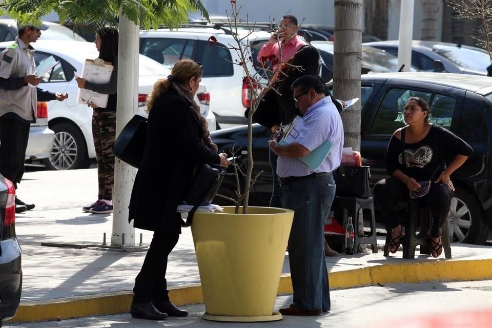 El Gobernador Enrique Alfaro señaló que se establecerá un plan para solucionar problemas al interior y exterior de las instalaciones de la Junta Local.