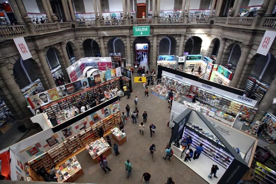 Hoy fue inaugurada la Feria Internacional del Libro en el Palacio de Minería. 