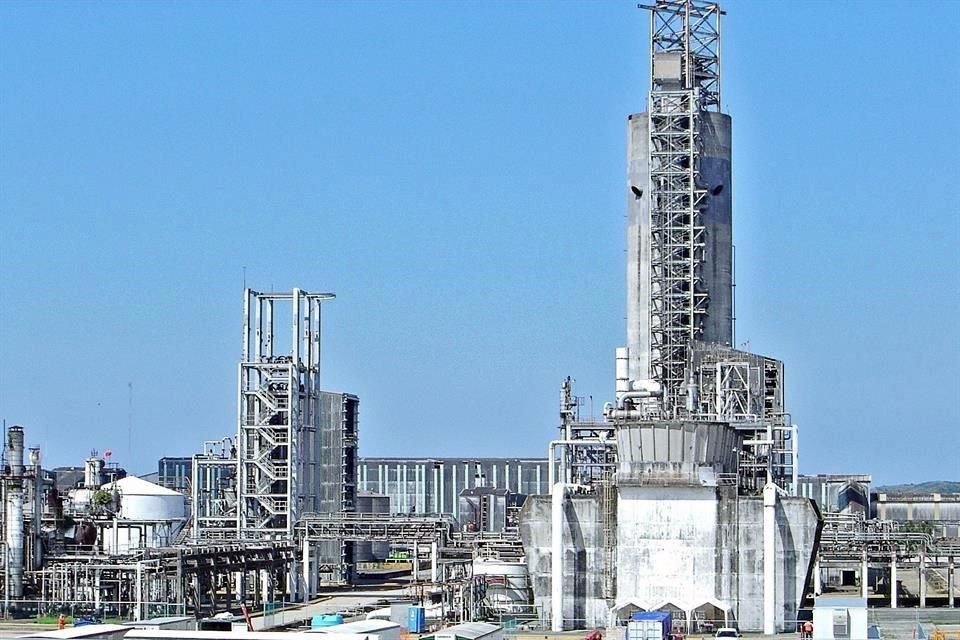 Desde enero de 2014, REFORMA informó del mal estado en que estaba la planta de fertilizantes en Coatzacoalcos, circunstancia que Pemex, en ese entonces a cargo de Lozoya, negó.