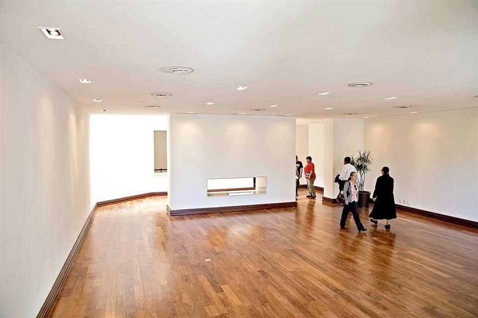 Cocinas sin enseres domésticos, comedores sin utensilios, habitaciones sin camas, así recibieron Los Pinos.