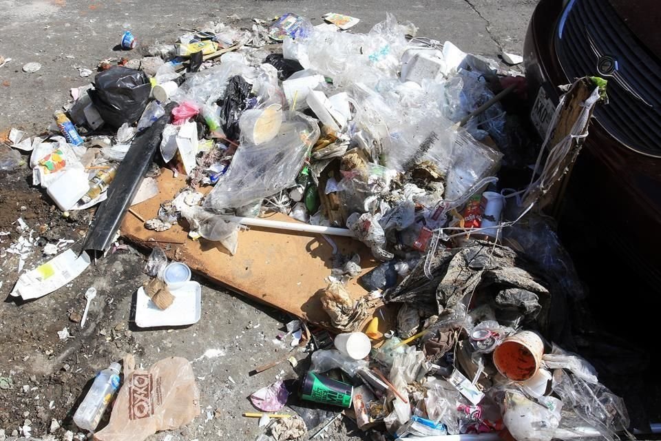 La extremidad fue descubierta por empleados de la Delegación que realizaban la remoción de cascajo y basura sobre República de Costa Rica, casi esquina con República de Argentina.