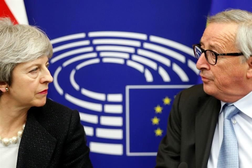 May llegó hoy por la noche a Estrasburgo para entablar conversaciones de último minuto con importantes funcionarios de la UE con el fin de lograr la aprobación del acuerdo en el Parlamento.
