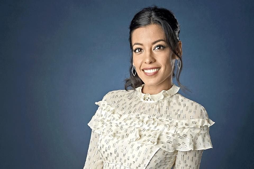 Stephanie Sigman es una belleza típica del País.