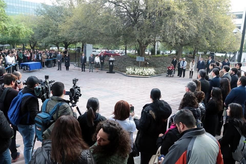 A nueve años del asesinato de Javier Francisco Arredondo Verdugo y Jorge Antonio Mercado Alonso en el Campus del Tec de Monterrey, la institución y los papás de los estudiantes rinden guardia de honor
