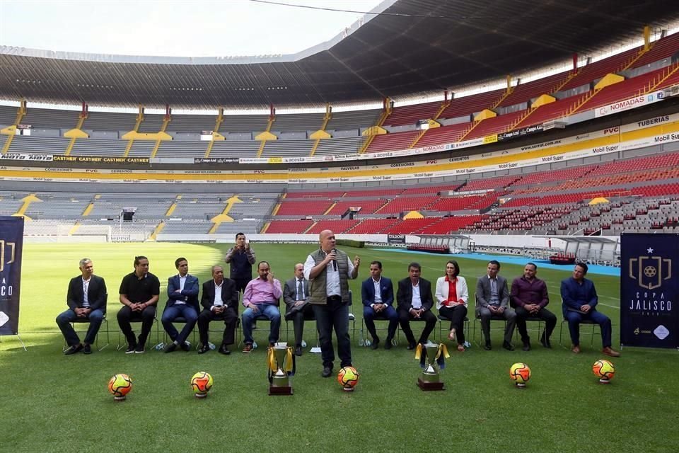 El Gobernador Enrique Alfaro encabezó la presentación en el Estadio Jalisco.