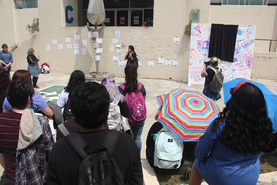 Estudiantes de la Facultad de Artes Visuales denunciaron en un mitin presuntos casos de acoso de maestros contra alumnas