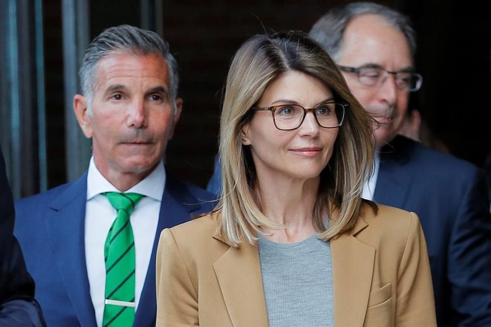 Lori Loughlin podría pasar hasta 20 años en prisión.