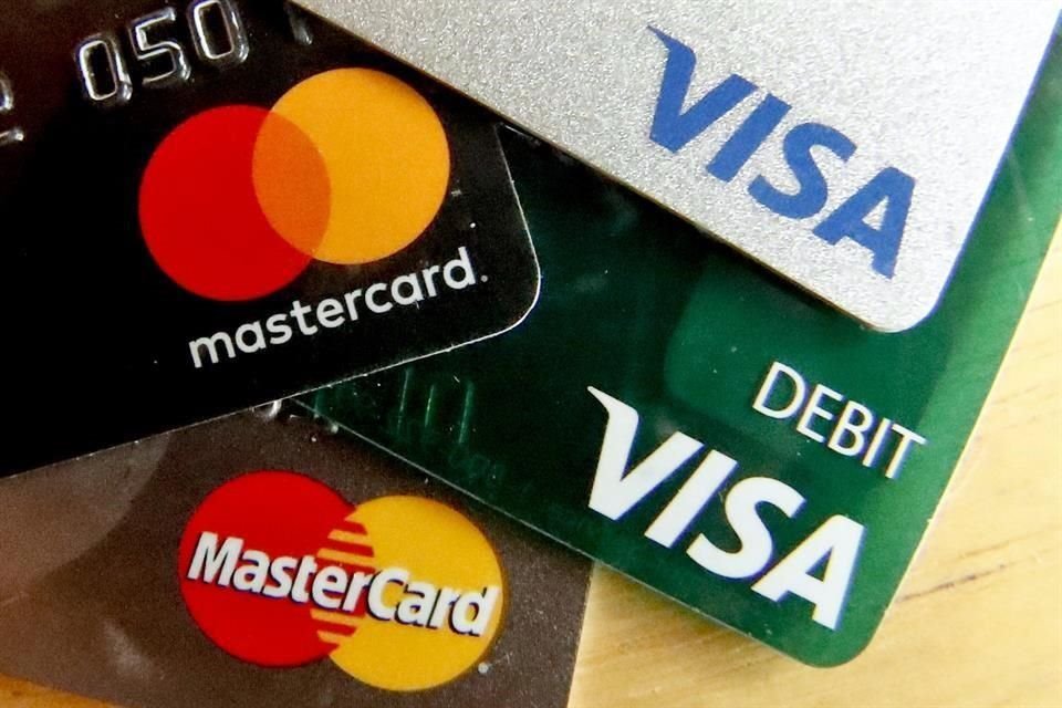 El crédito bancario es otorgado mediante tarjetas de crédito, préstamos personales y de nómina.
