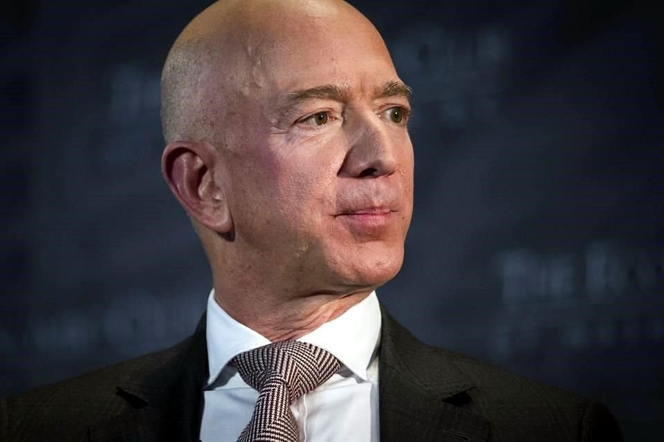 Jeff Bezos, con una fortuna neta estimada en 131 mil millones de dólares este año, posee propiedades alrededor del mundo.