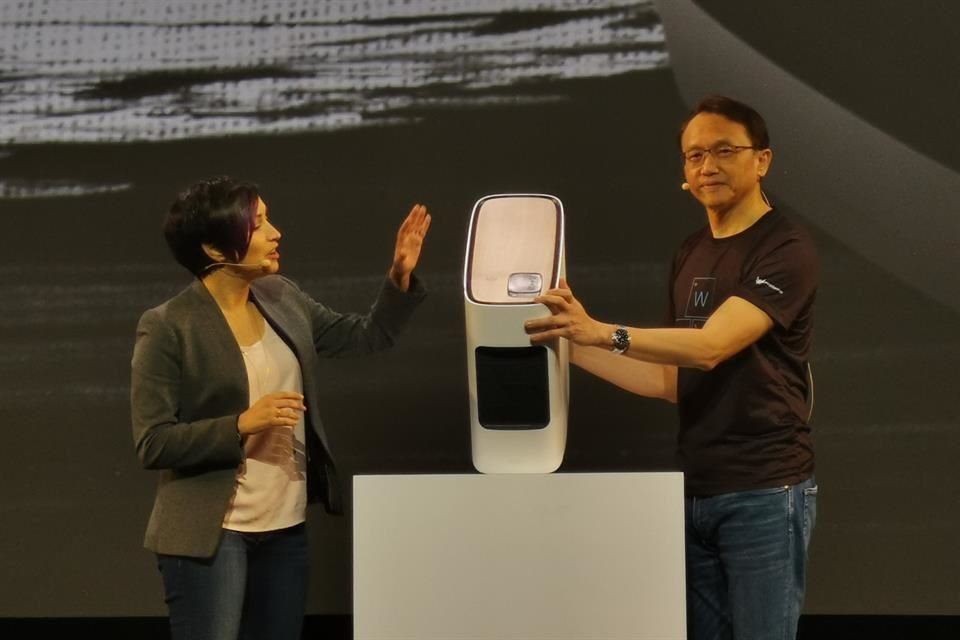 La ConceptD 500 es una PC también de escritorio con base de carga inalámbrica en la parte superior del gabinete, procesadores Intel i9 y gráficos NVIDIA Quadro RTX 4000.