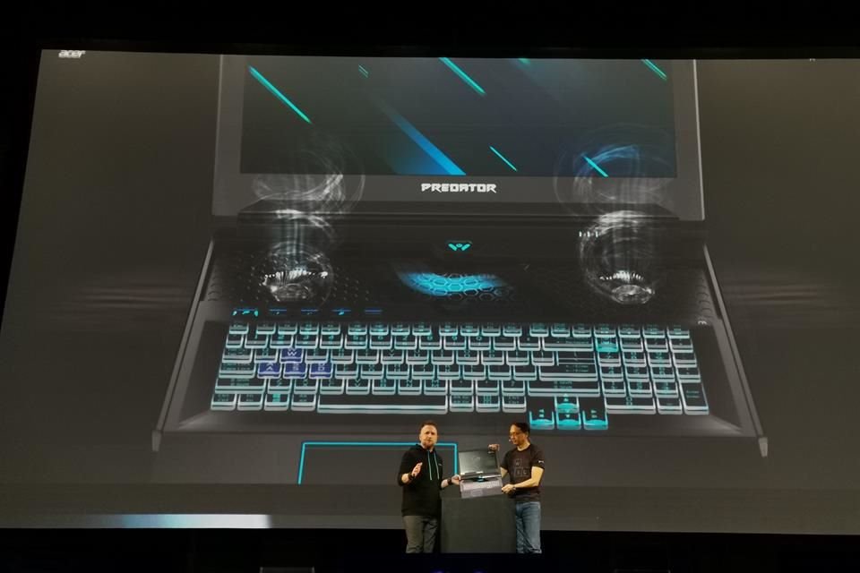 Para el mercado gamer llega la poderosa Predator Helios 700 con un teclado HyperDrift que se desliza para liberar espacio al sistema de ventilación para maximizar el flujo de aire silenciosamente.