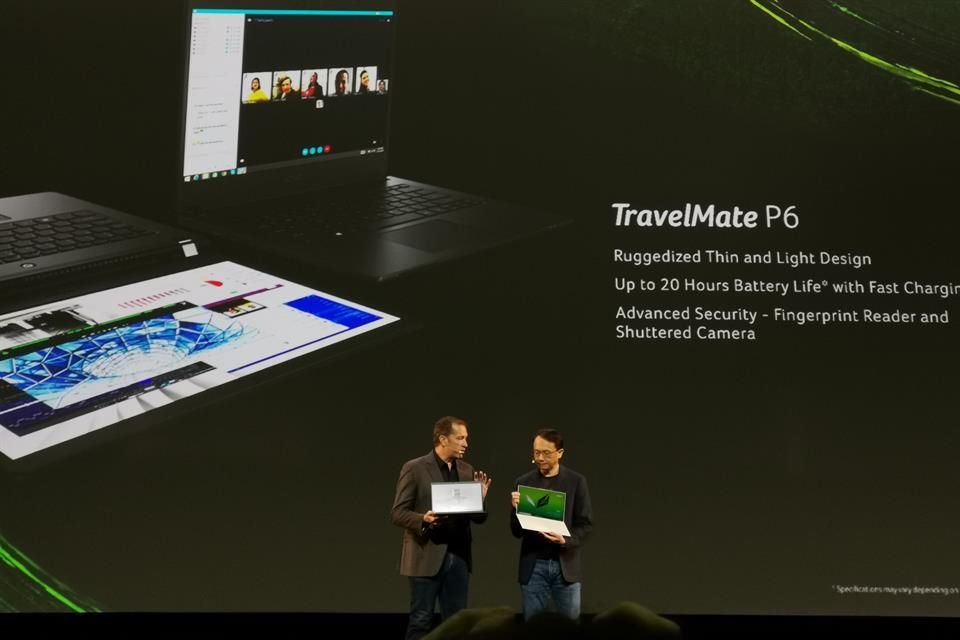 Para aquellos que trabajan constantemente en movimiento, la TravelMate P6 es una computadora portátil súper ligera con 1.1 kilos y con una autonomía de hasta 20 horas.
