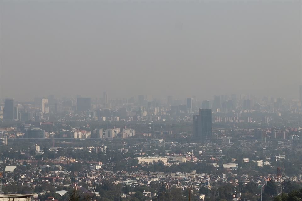 'El programa de contingencia está retrasado, en realidad no pasa nada si hay una emergencia ambiental porque sólo dejan de circular los que tienen calcomanía dos', dijo Claudia Sheinbaum.