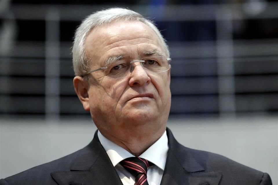 Fiscalía alemana abrió sumario contra ex presidente de Volkswagen, Martin Winterkorn, por estafa en manipulación de emisiones en motores diésel.