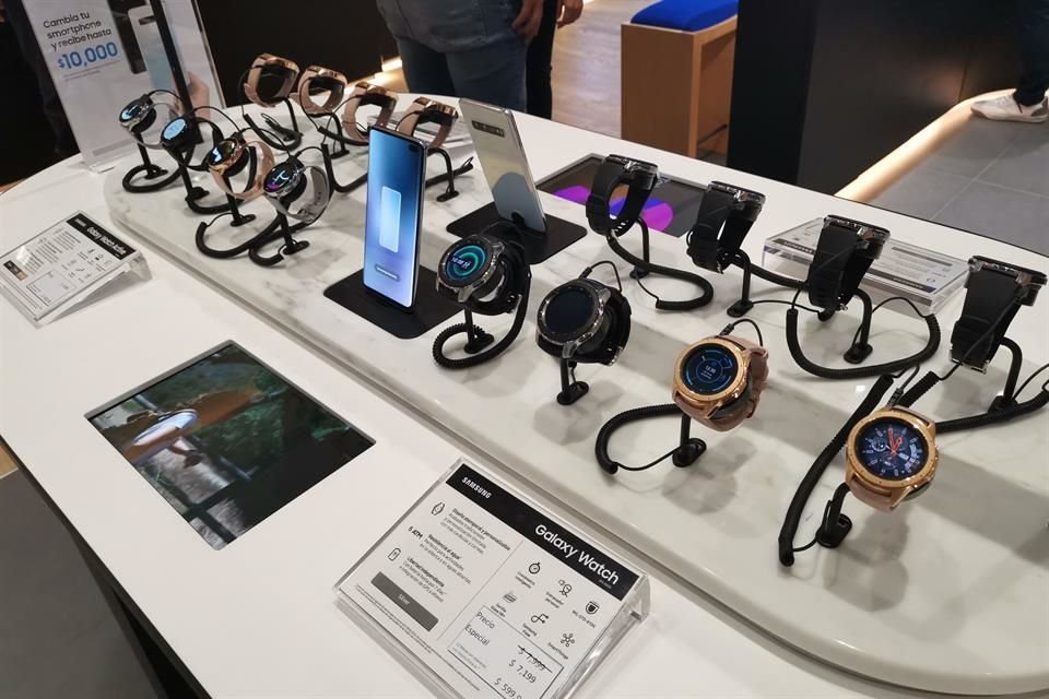 La última generación de Galaxy Watch está disponible en diversos colores y tipos de correa para las necesidades de los clientes