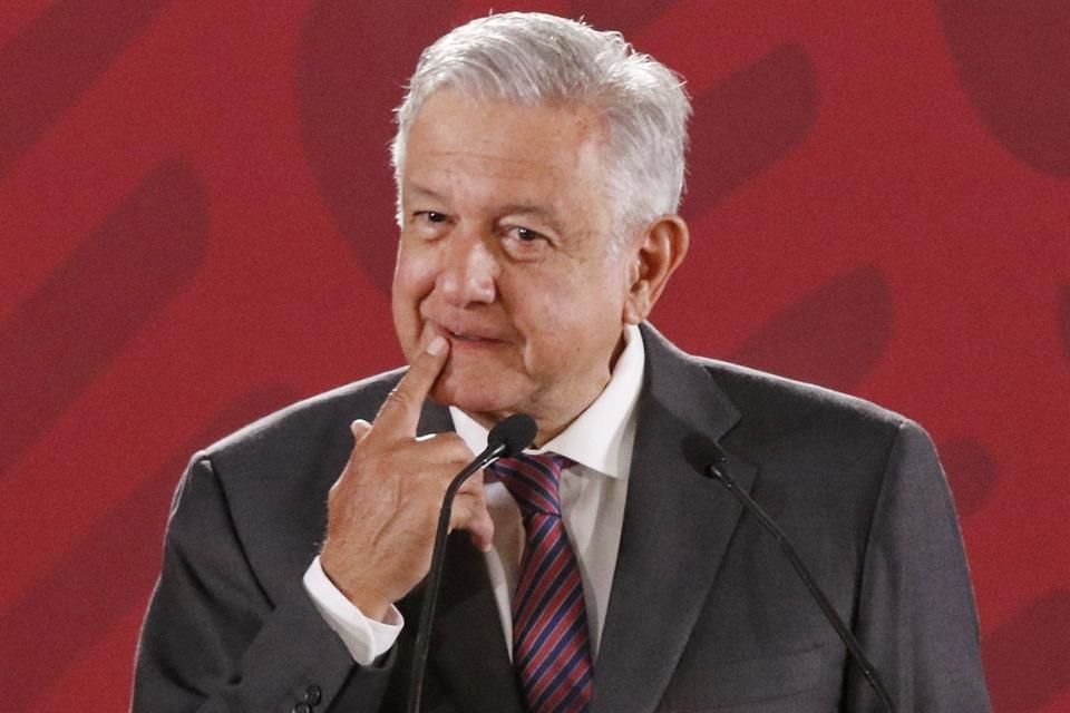 El Presidente Andrés Manuel López Obrador celebró el debate que abrió el memorándum sobre la reforma educativa y aseguró que cuenta con facultades para emitirlo.