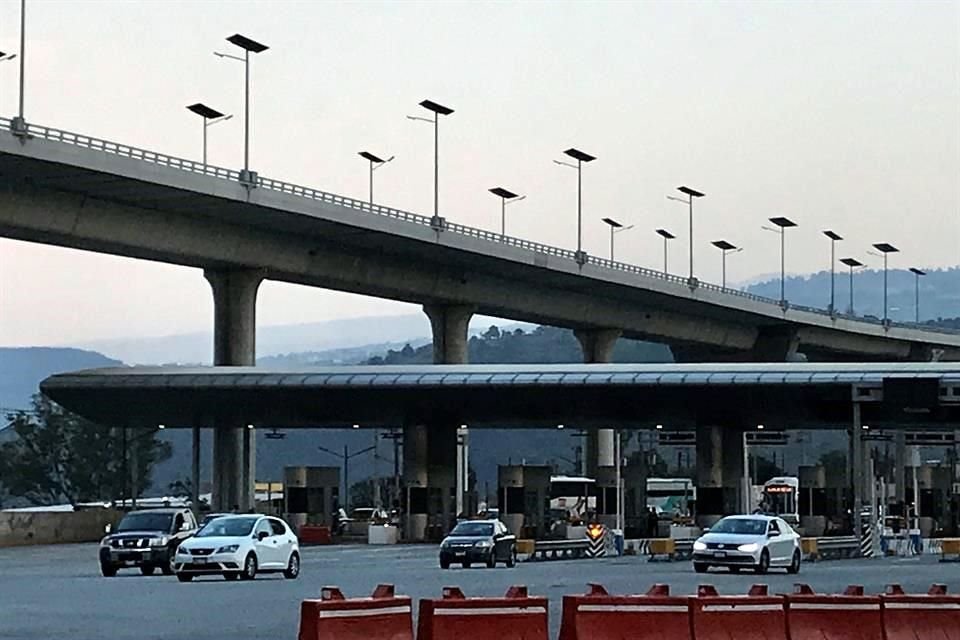 La Policia Federal informó sobre el aumento de vehículos en las casetas de cobro de Tlalpan de la Autopista México-Cuernavaca.