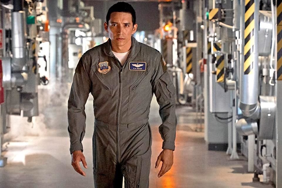 Gabriel Luna interpreta al temible androide.