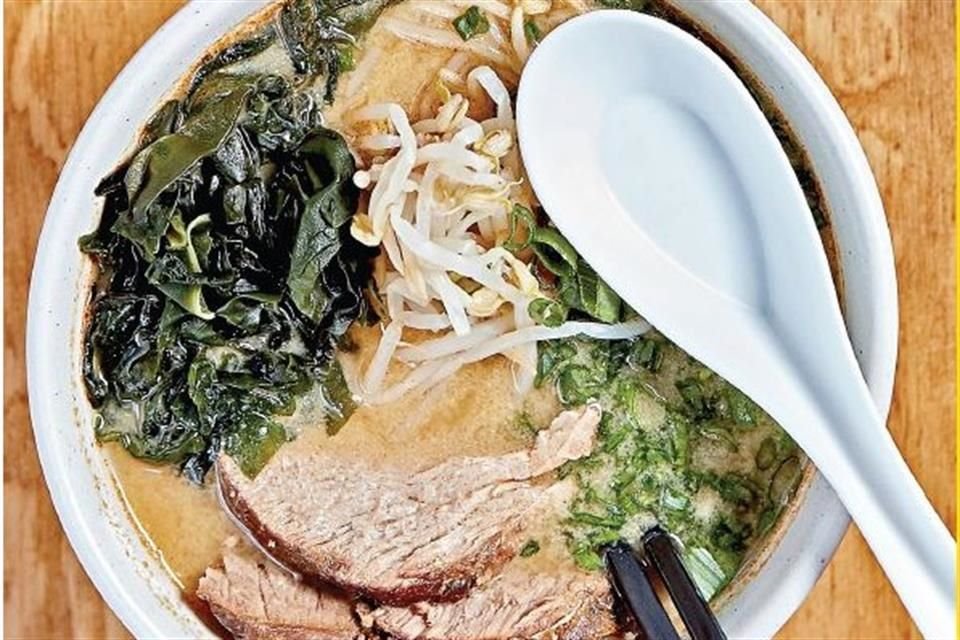 Ramen de cerdo con fideo japonés