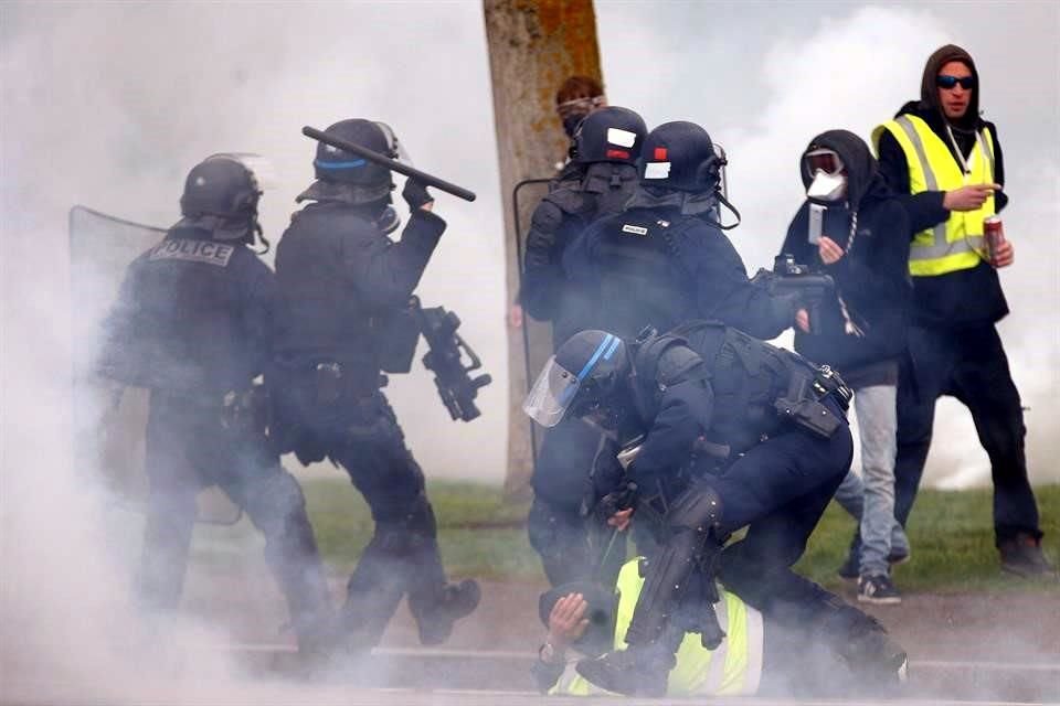 Enfrentamientos con las fuerzas del orden se registraron cuando los participantes intentaron penetrar en el Barrio de las Instituciones Europeas.
