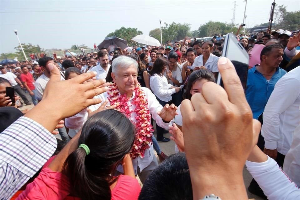 López Obrador a su llegada al evento que encabezó en Juchitán.