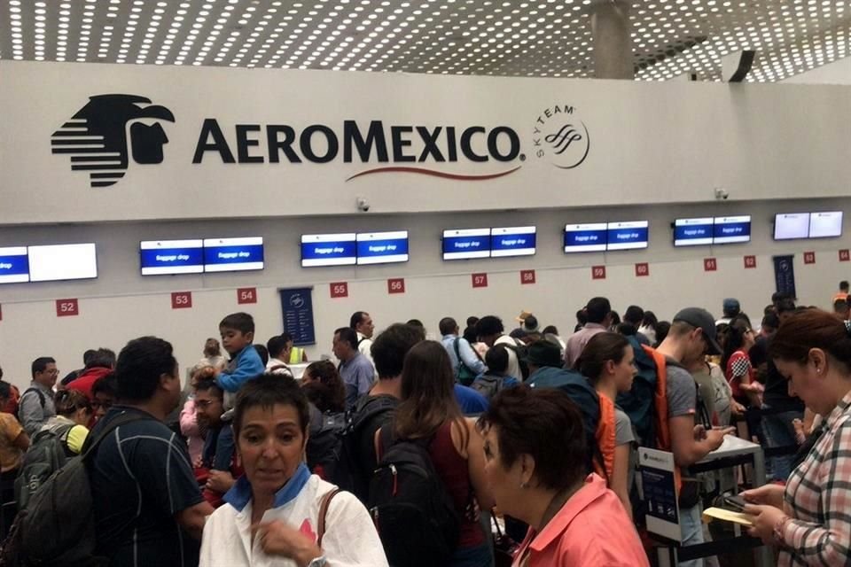 Aeroméxico informó la cancelación de algunos vuelos desde y hacia Europa debido a la pandemia del Covid-19.