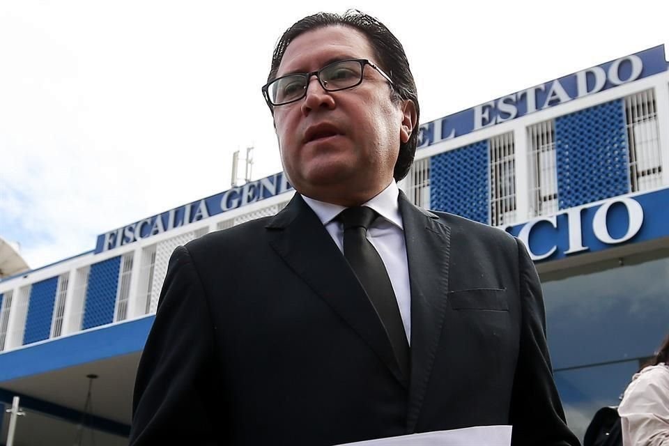 Carlos Poveda, uno de los abogados del fundador de Wikileaks, Julian Assange, denunció que varios miembros de la misión diplomática de Ecuador, de un presunto espionaje.