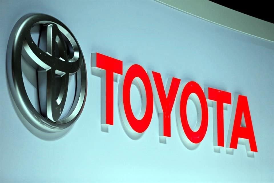 Toyota reportó menores ventas de sus autos sedán.