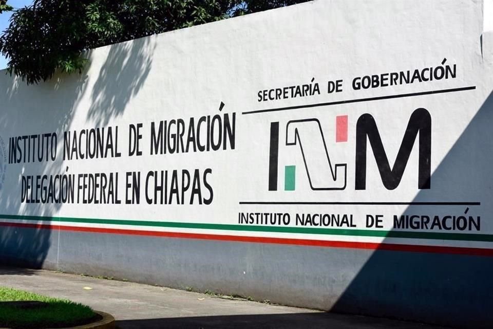 El INM afirmó que 90 cubanos se fugaron de la Estación Siglo 21, en Tapachula, luego de que anoche el Instituto deportó a 58 migrantes. 