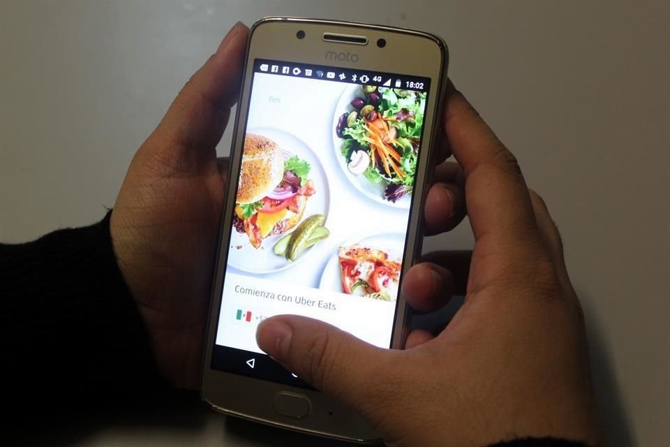 Mediante Uber Eats se podrán hacer pedidos a restaurantes para luego pasar por ellos al lugar.