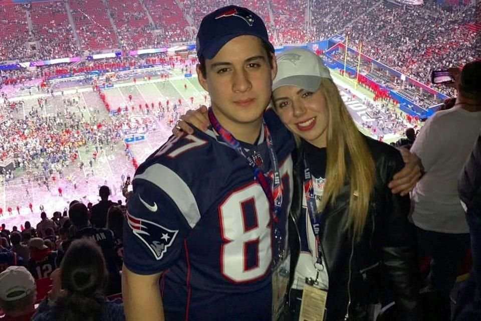 Guillermo Octavio Reyes Luna y su pareja Mónica Leticia Salinas Treviño eran dos de los pasajeros de la aeronave.